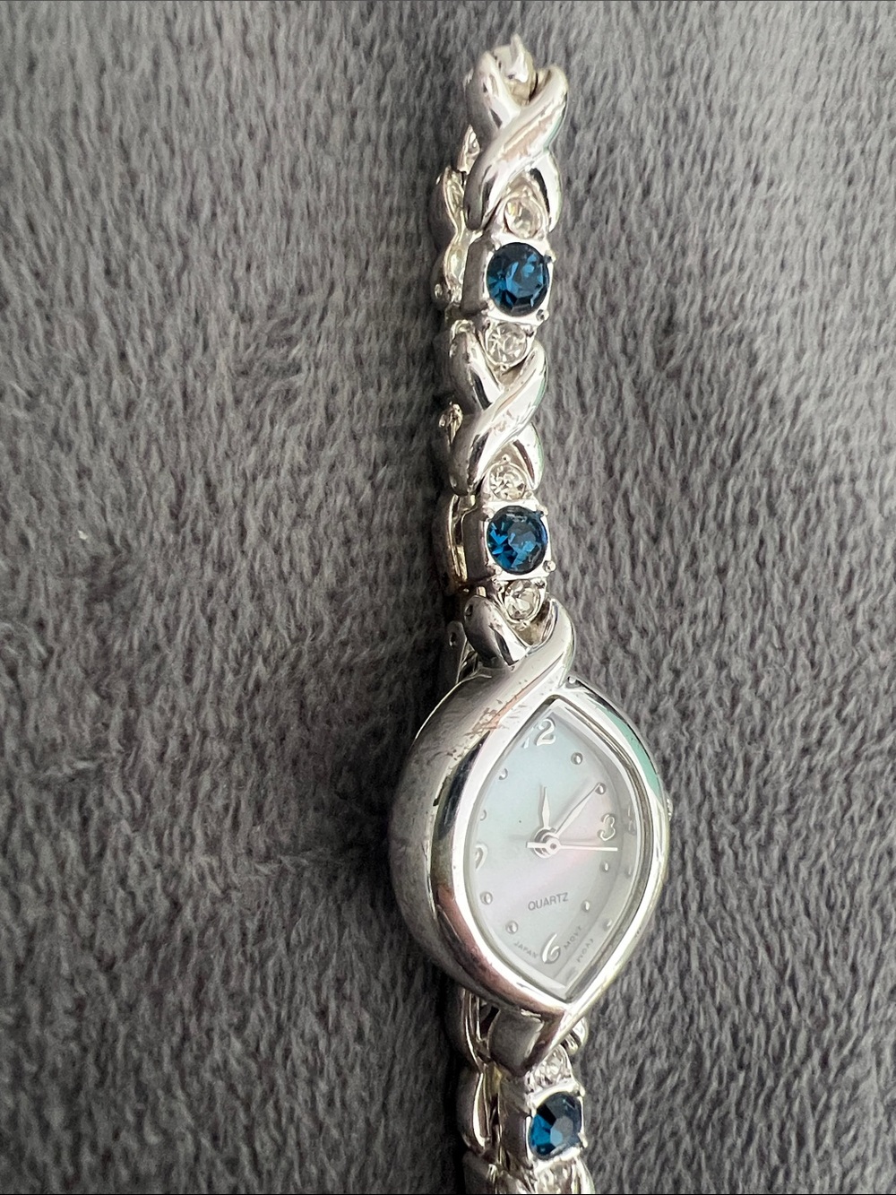Avon Stainless Steel Women's Bracelet Watch with Blue Crystal Accents vintage - Picture 2 of 6